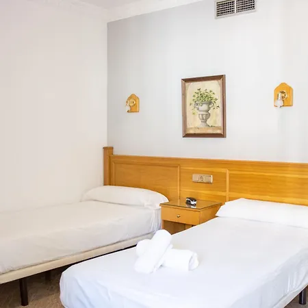 Agur Hotel 2*