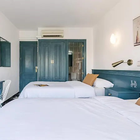 Agur Hotel