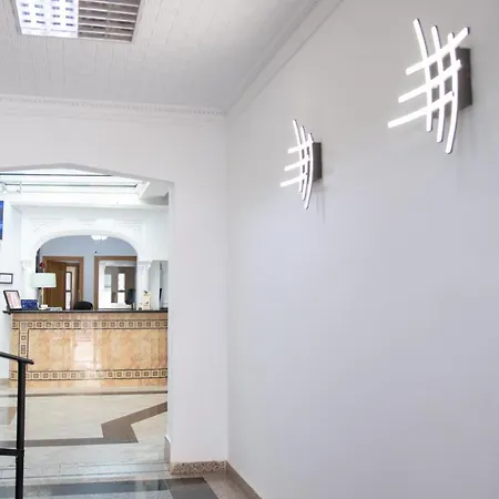 雅基酒店 丰希罗拉