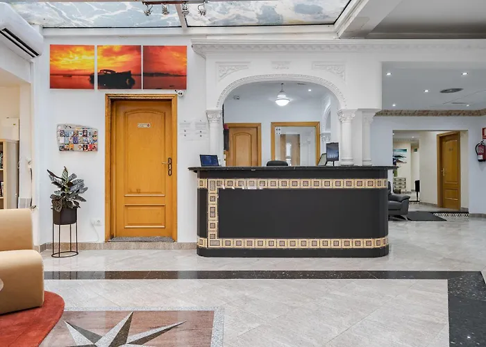 雅基酒店 丰希罗拉